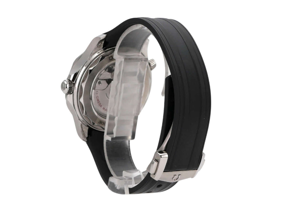 OMEGA Seamaster Diver 300M mit grauem Kautschukband, sorgfältig gestaltet mit einem robusten Edelstahlgehäuse.