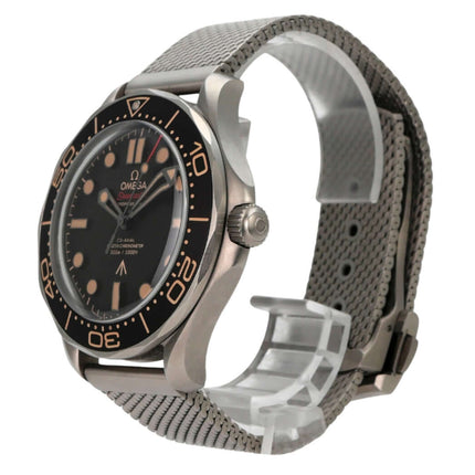 OMEGA Seamaster Diver 300M 007 Edition 210.92.42.20.01.001 mit Titan-Gehäuse und braunem Zifferblatt