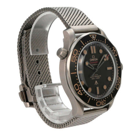 OMEGA Seamaster Diver 300M 007 Edition 210.92.42.20.01.001 mit Titanband und braunem Zifferblatt