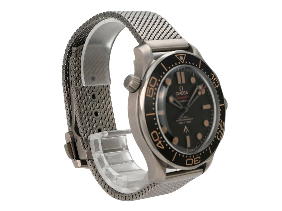 OMEGA Seamaster Diver 300M 007 Edition 210.92.42.20.01.001 mit Titanband und braunem Zifferblatt