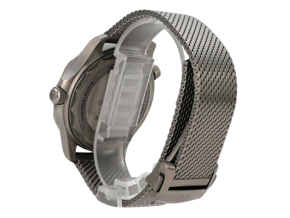 OMEGA Seamaster Diver 300M 007 Edition 210.92.42.20.01.001 mit Titanband und transparentem Schutz