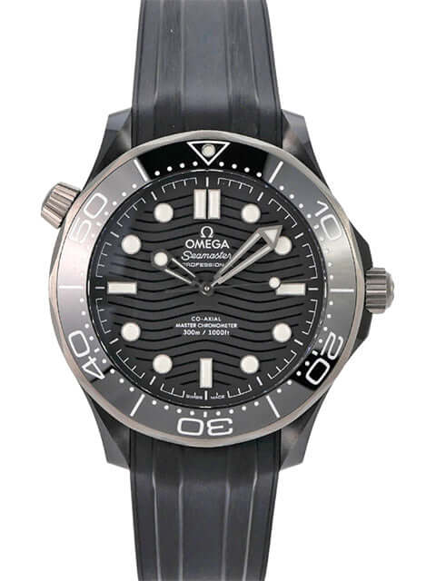 OMEGA Seamaster Diver 300 M Master Chronometer 210.92.44.20.01.001 auf schwarzem Kautschukband und mattem Zifferblatt.
