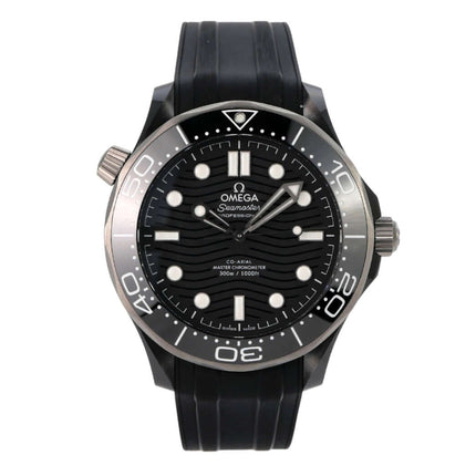 OMEGA Seamaster Diver 300 M Master Chronometer 210.92.44.20.01.001 mit schwarzem Zifferblatt und schwarzem Kautschukband.