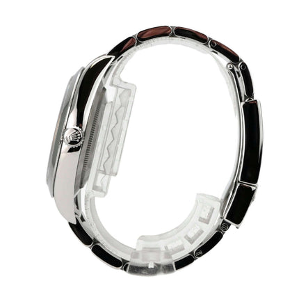 Rolex Explorer I Edelstahl 214270 seitliche Ansicht des Gehäuses und Armbands, Edelstahl und glänzende Details.