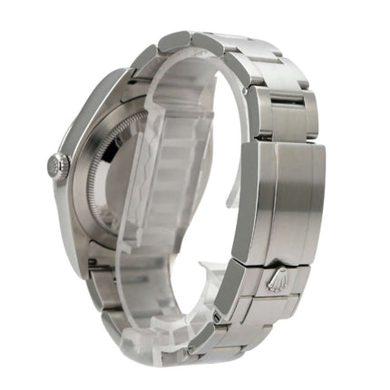 Seitenansicht der Rolex Explorer I Edelstahl 214270 mit poliertem und satiniertem Edelstahlband.