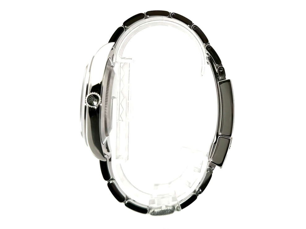 Seitenansicht Rolex Explorer I Edelstahl Ref. 214270, poliertes und satiniertes Gehäuse und Armband, Chronometer aus dem Jahr 2016.