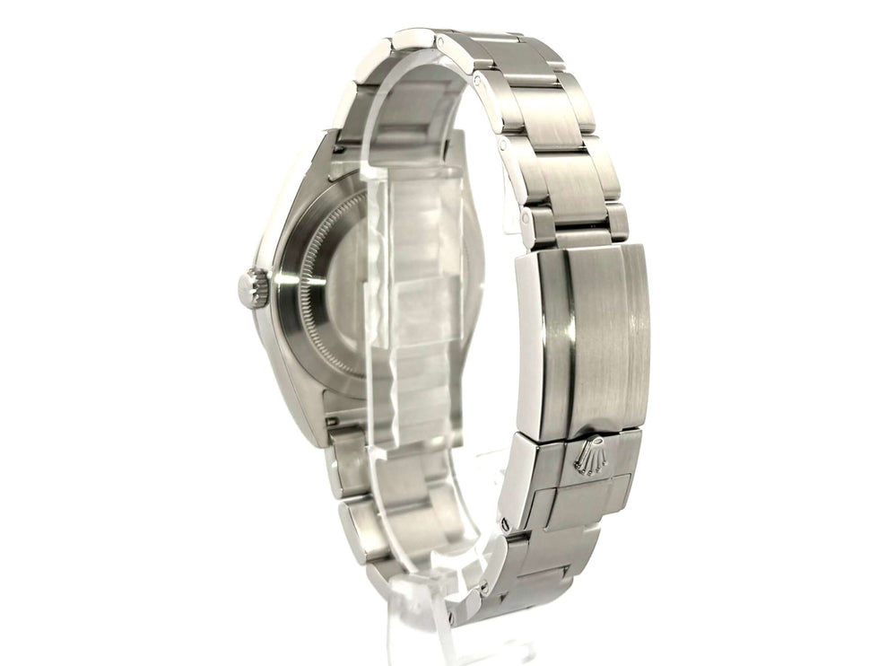 Rückansicht des Edelstahlgehäuses und -armbands der Rolex Explorer I, Modell 214270 mit polierter und satinierter Oberfläche.