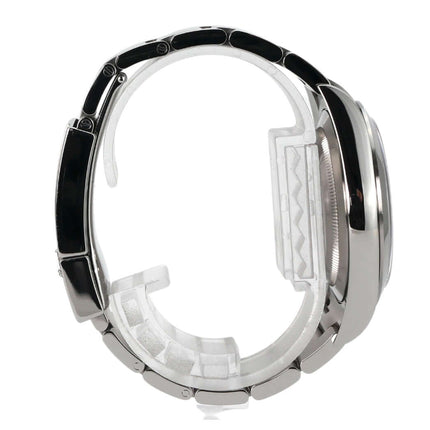 Seitenansicht des Oyster Edelstahlbands der Rolex Explorer I 214270 mit poliertem Gehäuse und Faltschließe.