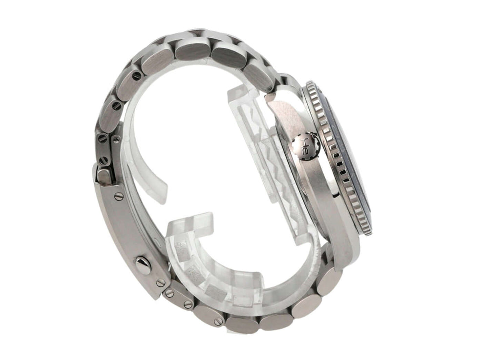 Omega Seamaster Planet Ocean 600m 39.5 mm 215.30.40.20.03.001 Edelstahl Gehäuse und Armband, seitliche Ansicht.