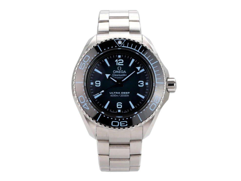 Omega Seamaster Planet Ocean 6000M Ultra Deep Uhr mit blauem Zifferblatt und Edelstahl-Gehäuse.