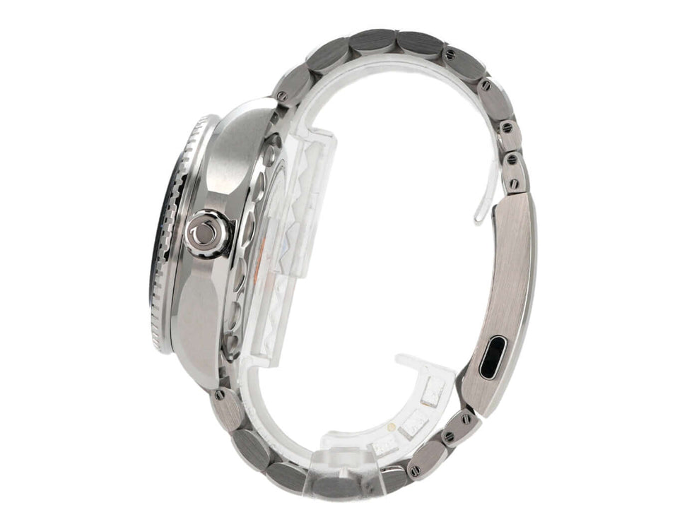 Seitenansicht der Omega Seamaster Planet Ocean 6000M Ultra Deep, Edelstahlgehäuse und robuste Bauweise.