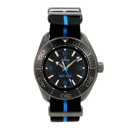 Omega Seamaster Planet Ocean 6000M Ultra Deep 215.92.46.21.01.001 Uhrenansicht mit schwarzem Zifferblatt und Textilband