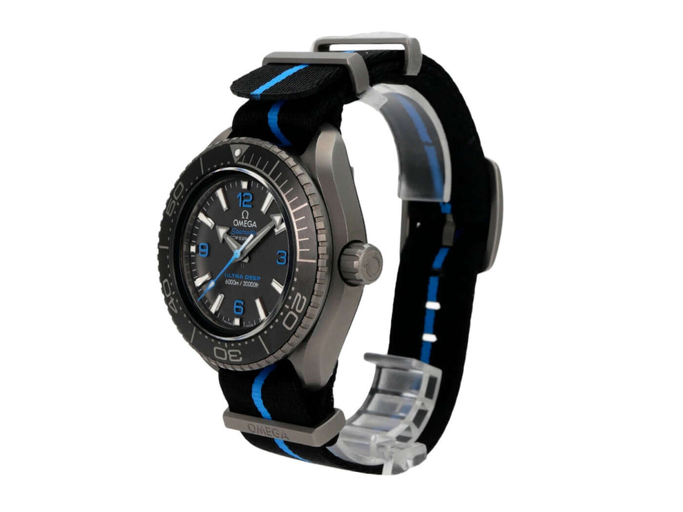 Omega Seamaster Planet Ocean 6000M Ultra Deep 215.92.46.21.01.001 mit schwarzem und blauem Textilband