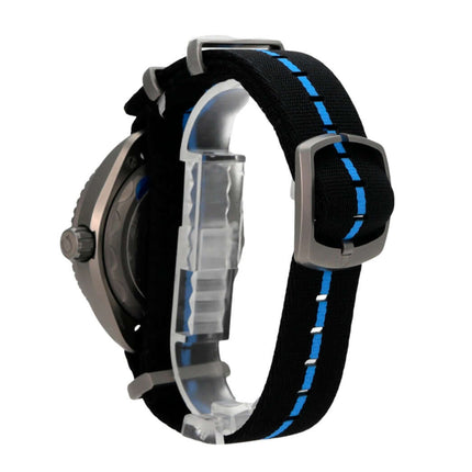 Omega Seamaster Planet Ocean 6000M Ultra Deep 215.92.46.21.01.001 mit schwarzem Textilband und blauen Akzenten