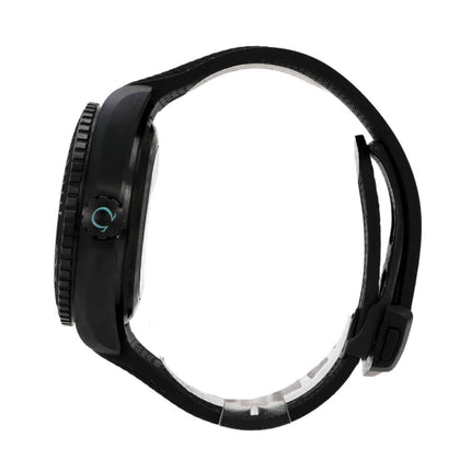 Omega Seamaster Planet Ocean 600M 45,5 Worldtimer aus schwarzer Keramik mit Kautschukband, seitliche Ansicht.