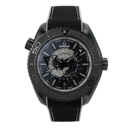 Omega Seamaster Planet Ocean 600M 45,5 Worldtimer 215.92.46.22.01.007 mit Keramikgehäuse und schwarzem Kautschukband.