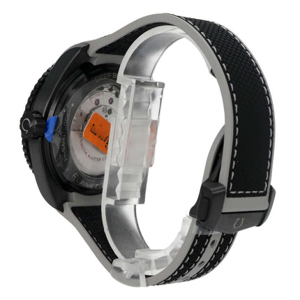 Omega Seamaster Planet Ocean 600M 45,5 Worldtimer 215.92.46.22.01.007 mit schwarzem Kautschukband von der Seite