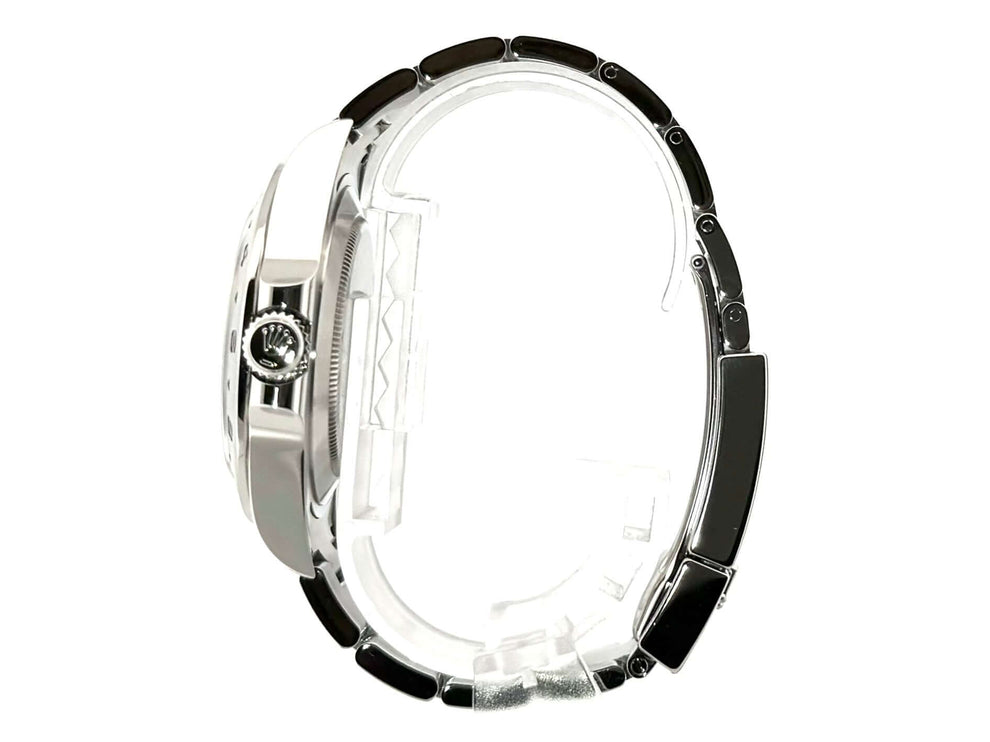 Rolex Explorer II 42 Edelstahl 216570 Seitenansicht des 42 mm Edelstahlgehäuses mit polierter und satinierter Oberfläche und Oyster-Armband.