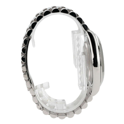 Seitenansicht der Rolex Day-Date II Platin 218206 mit poliertem Präsident Armband und satiniertem Gehäuse.