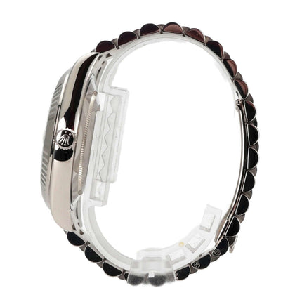 Rolex Day-Date II 218239 Weißgold Armband und Gehäuse, seitliche Ansicht mit polierter und satinierter Oberfläche.