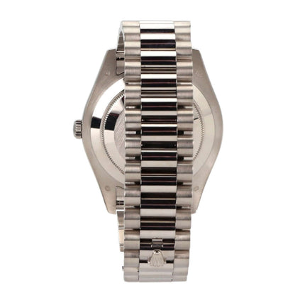 Rückansicht des Rolex Day-Date II 218239 aus 18 kt Weißgold mit poliertem Präsident Armband.