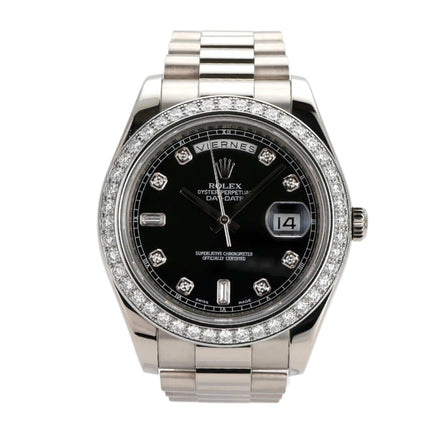 Rolex Day-Date II 218239 aus Weißgold mit schwarzem Zifferblatt und Diamanten, 41 mm, doch mit Aftermarket-Diamantlünette.