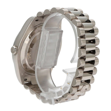Rolex Day-Date II Weißgold Armband mit Faltschließe, polierte und satinierte Oberfläche, seitliche Ansicht.