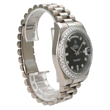 Rolex Day-Date II 218239 Weißgold Schwarz Diamant Uhr seitliche Ansicht mit schwarzem Zifferblatt und Diamanten