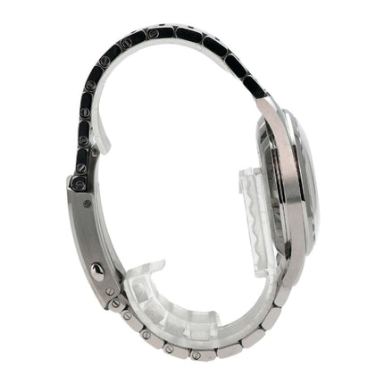 OMEGA Seamaster Railmaster Co-Axial Master Chronometer 220.10.38.20.01.002 seitliche Ansicht der Uhr mit Edelstahlarmband.