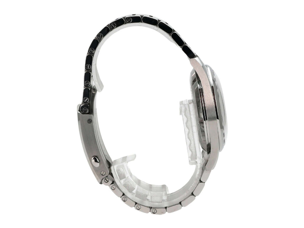 OMEGA Seamaster Railmaster Co-Axial Master Chronometer 220.10.38.20.01.002 seitliche Ansicht der Uhr mit Edelstahlarmband.