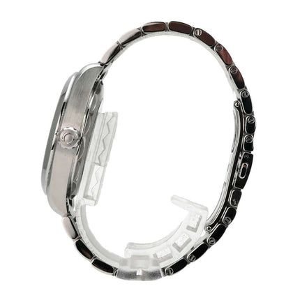 Seiteansicht der Omega Seamaster Aqua Terra 150m Master 220.10.38.20.52.001 mit poliertem und satiniertem Edelstahlarmband.