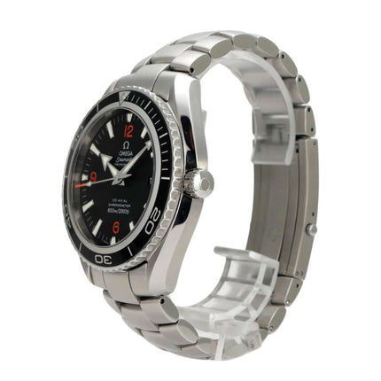 Omega Seamaster Planet Ocean 600m 2200.51.00 Automatik Uhr mit Edelstahlarmband und schwarzem Zifferblatt.