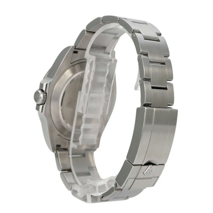 Rolex Explorer II 226570 Schwarz, seitliche Ansicht des Edelstahlarmbands und Gehäuses.