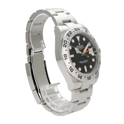 Rolex Explorer II 226570 Edelstahl Uhr mit schwarzem Zifferblatt und satiniertem Armband.