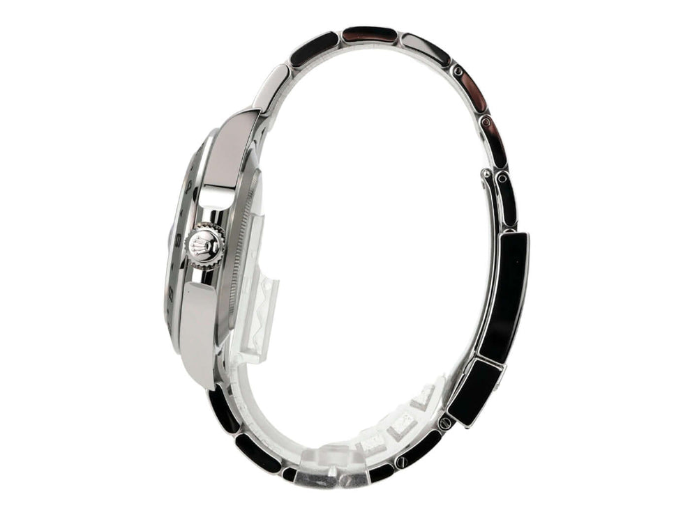 Rolex Explorer II 226570 Schwarz Uhr seitliche Ansicht mit Edelstahlarmband und poliertem Gehäuse