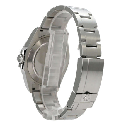 Rolex Explorer II 226570 Schwarz seitliche Ansicht, Edelstahlgehäuse und Armband, modisches Design.