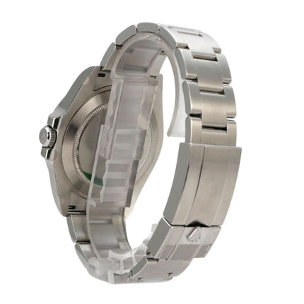 Rolex Explorer II 226570 Uhr mit poliertem und satiniertem Edelstahlarmband von der Seite.