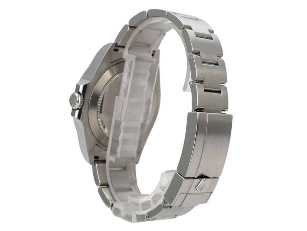 Rolex Explorer II 226570 Weiß Uhr mit satiniertem Edelstahlarmband und Sicherheitsfaltschließe, seitliche Ansicht.