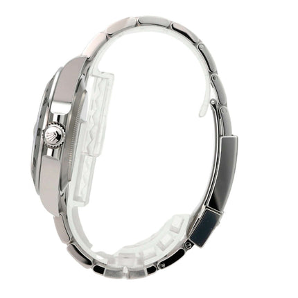Seitenansicht der Rolex Explorer II 226570 Weiß mit poliertem und satiniertem Edelstahlarmband.