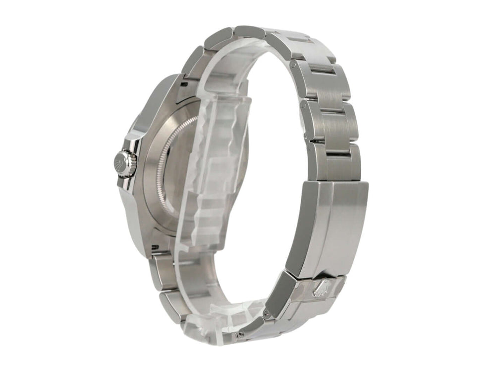 Rolex Explorer II 226570 Weiß seitliche Ansicht des Edelstahlarmbands und Gehäuses mit polierter und satinierter Oberfläche.