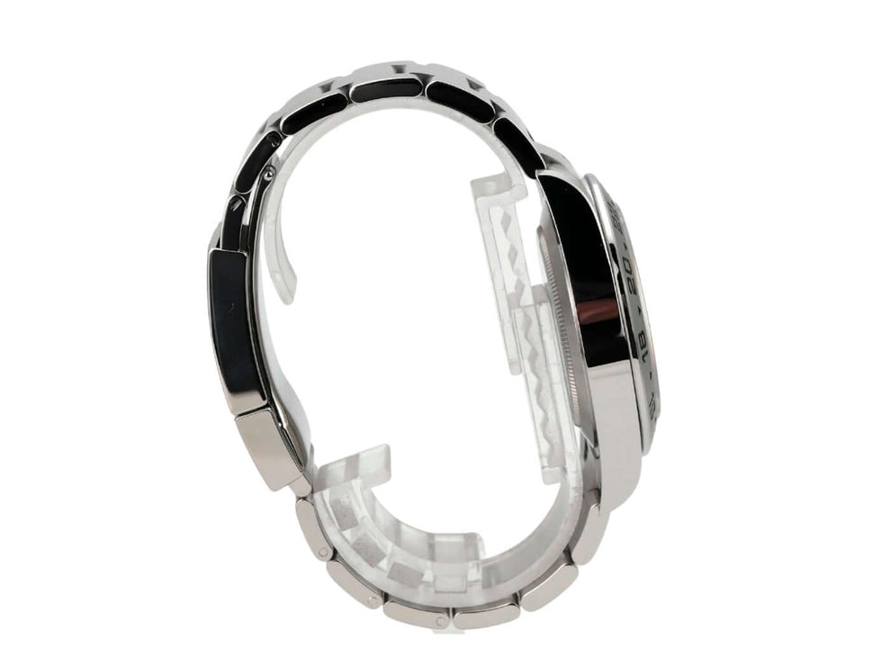 Rolex Explorer II 226570 Weiß seitliche Ansicht des Armbands aus Edelstahl mit Sicherheitsfaltschließe.