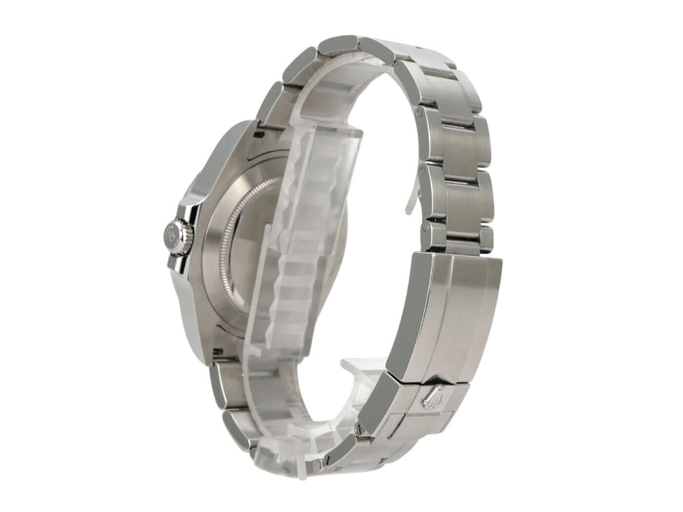 Seitenansicht des Rolex Explorer II 226570 Weiß mit satiniertem Edelstahlarmband und Oyster-Gehäuse.