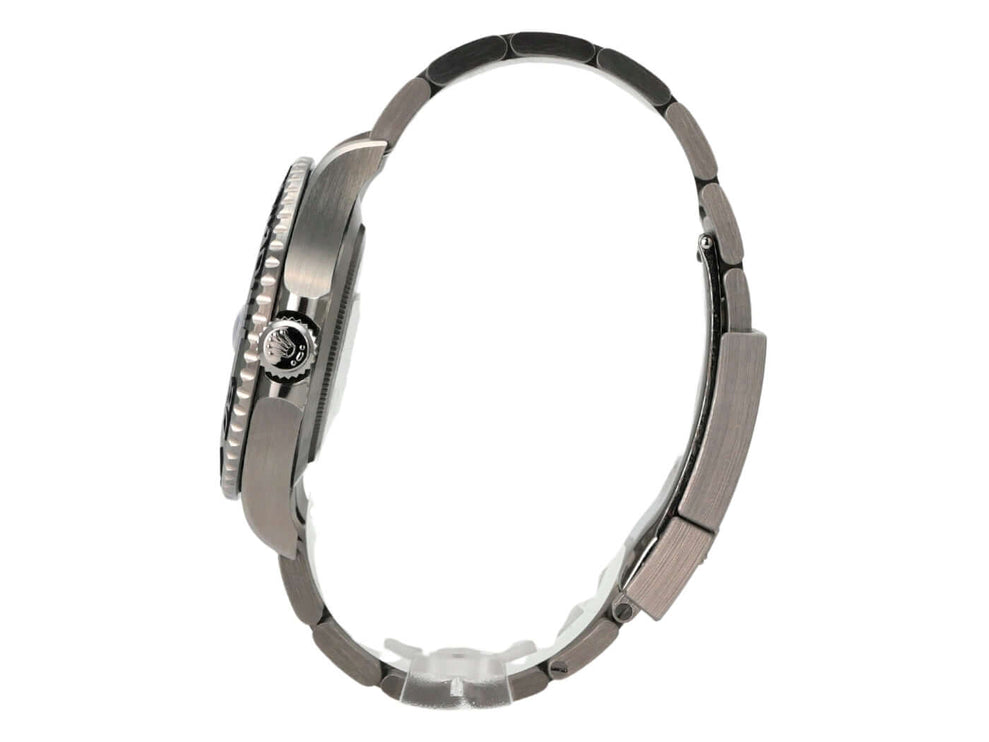Rolex Yacht-Master 42 Titan 226627 Seitansicht der Titan-Uhr mit geriffelter Lünette und Oyster-Titanband.