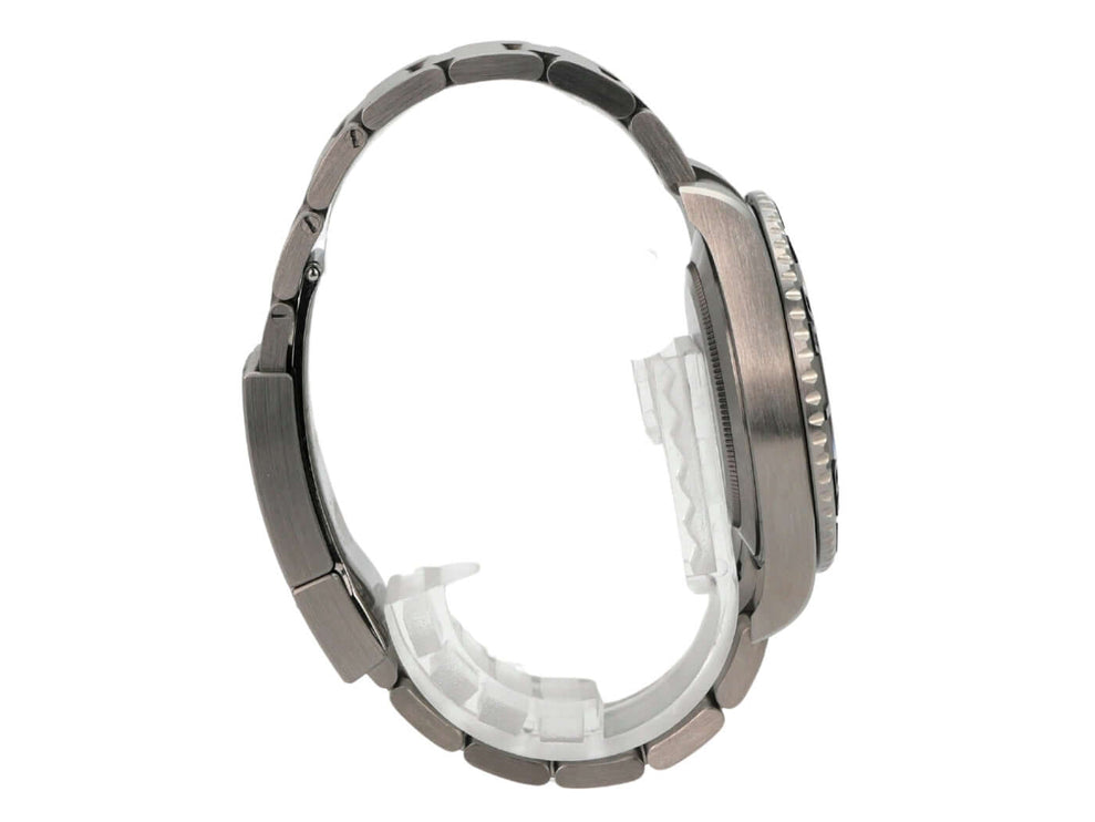 Rolex Yacht-Master 42 Titan 226627 seitliche Ansicht des Titan Gehäuses mit Oyster-Band.