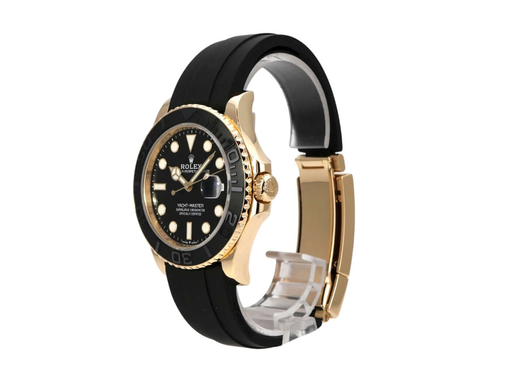 Rolex Yacht-Master 42 Gelbgold 226658 mit schwarzem Zifferblatt und Oyster Kautschukband.