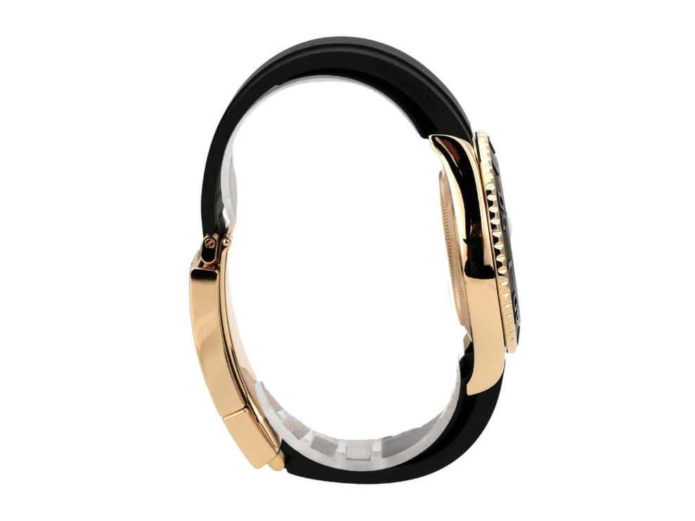 Rolex Yacht-Master 42 Gelbgold 226658 seitliche Ansicht mit 18 kt Gelbgold und Oyster Kautschukband.