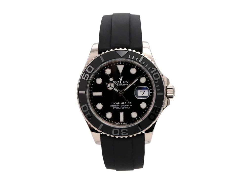 Rolex Yacht-Master 42 Weißgold 226659 mit schwarzem Zifferblatt und Kautschukband von Rolex.