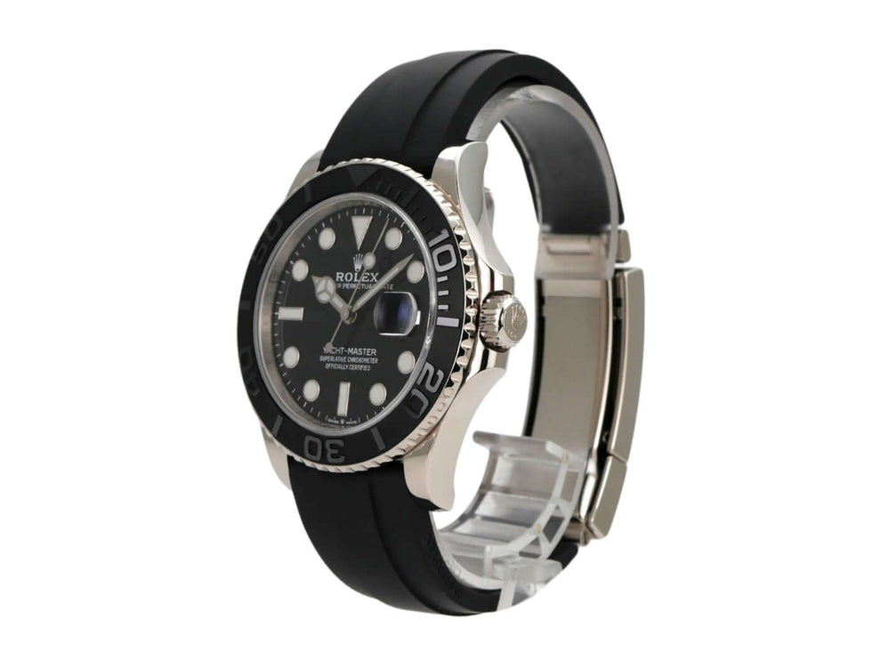 Rolex Yacht-Master 42 aus Weißgold mit Schwarz-Gummi-Armband und drehbarer Lünette, Referenz 226659.