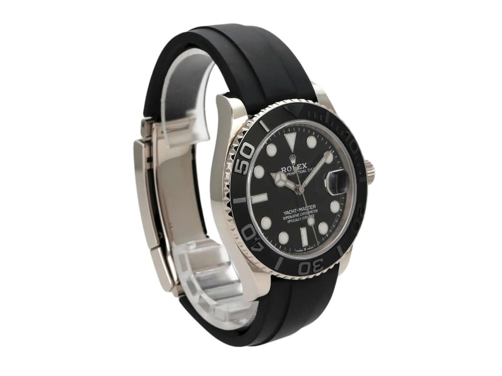Rolex Yacht-Master 42 in Weißgold mit schwarzem Zifferblatt und Oyster Kautschukband, Ref. 226659.