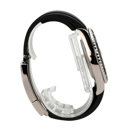 Rolex Yacht-Master 42 Weißgold 226659 seitliche Ansicht mit Kautschukband und Keramiklünette